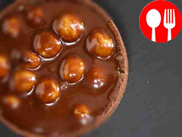 Тарталетки с фундуком и шоколадной карамелью