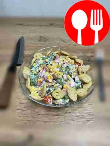 Salad with smoked chicken and arugula