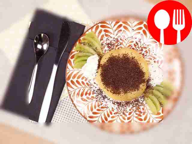 Для более эффектной подачи присыпьте его...