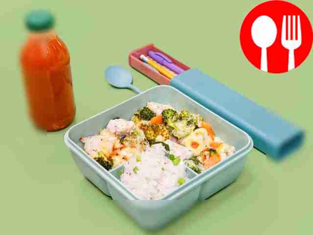 Baked chicken breast with broccoli and carrots