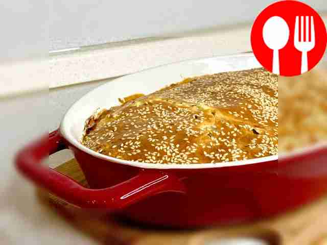 Омлет-пирог с луком и яйцом