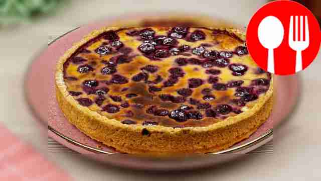 Tart with ricotta and cherries