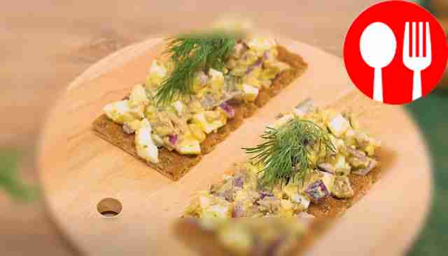 Scandinavian egg sandwich