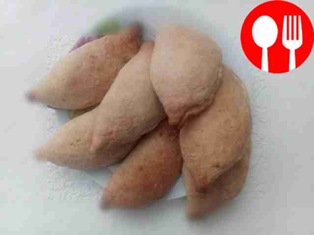 Sochniki with curd and banana filling