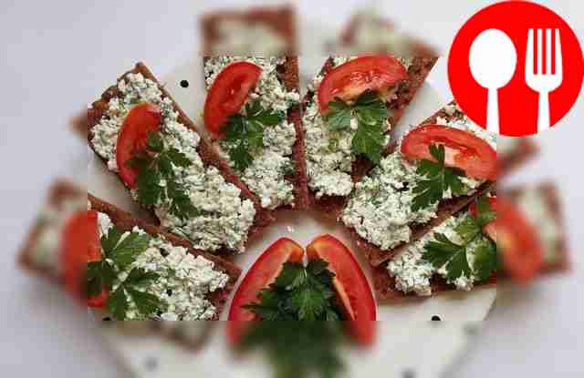 Простая творожная закуска с чесноком и зеленью