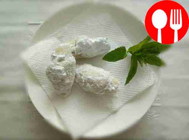 Delicious shortbread bagels with nuts, raisins and poppy seeds