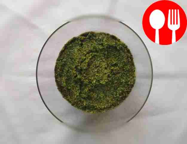 Spicy Pesto sauce with arugula and walnuts