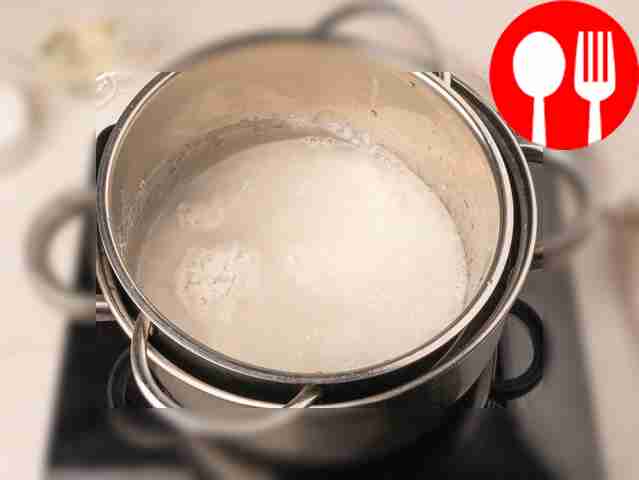 Возьмите небольшую кастрюлю или металлическую...