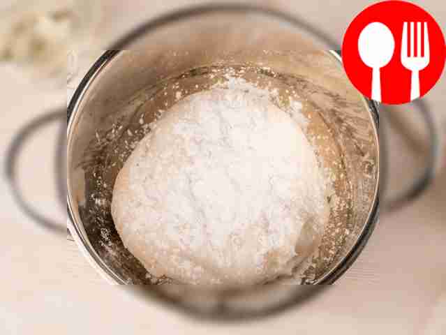 Снимите миску с мучной смеси с огня и...