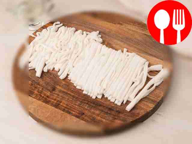 Пласты теста нарежьте на тонкую лапшу. Для...