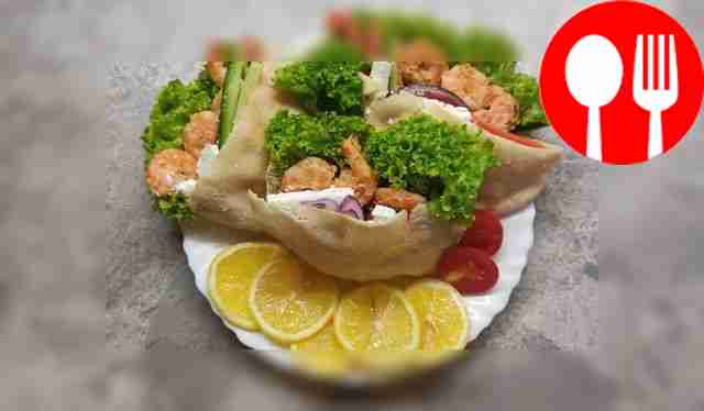 Appetizing pita with shrimp
