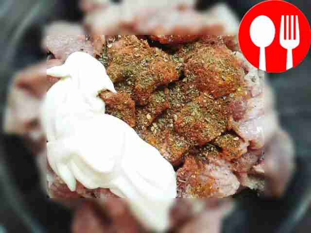 Cut the meat into small cubes, add salt,...