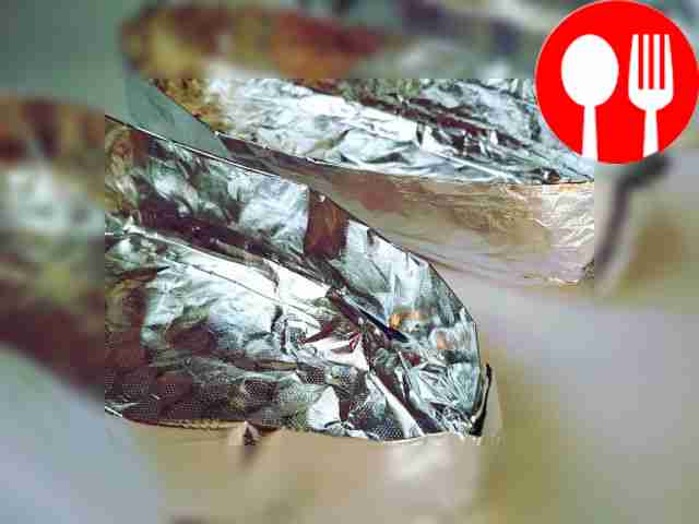 Form boats from foil. To do this, take a sheet...