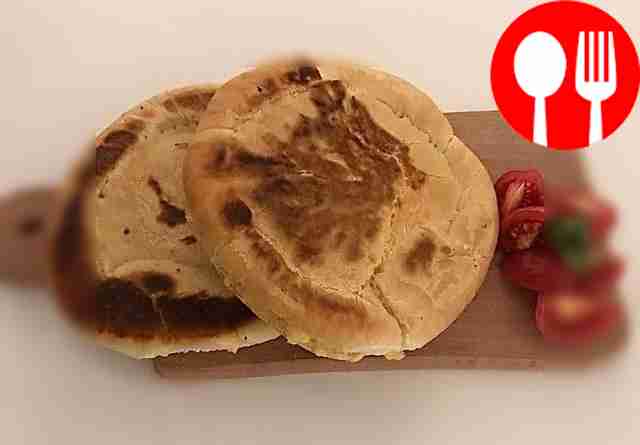 Crispy pita with cheese