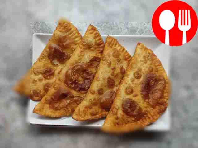 Сочные чебуреки с мясом на сковороде Juicy pasties with meat in a frying pan