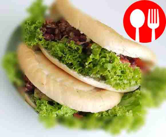 Hearty pita with tuna