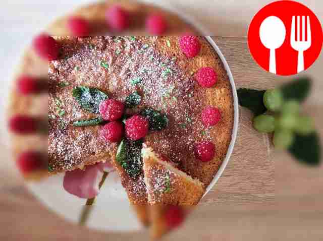 Mannik with raspberries