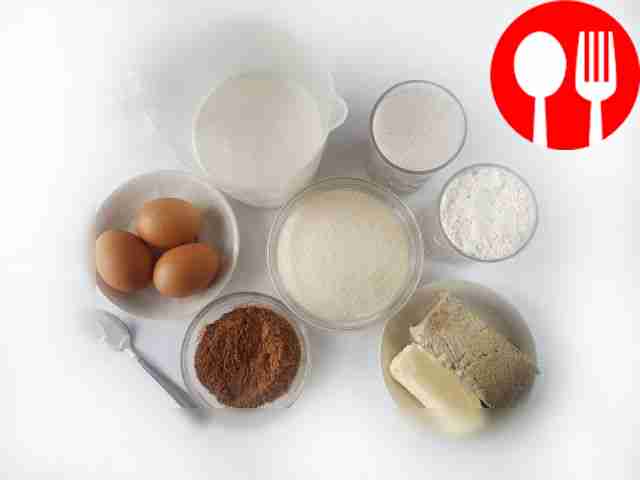 Замочите манку в кефире и выдержите час. В...