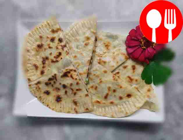 Kutaby with cottage cheese and sorrel