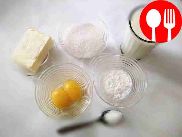 Сделайте пропитку: растворите сахар в тёплой...