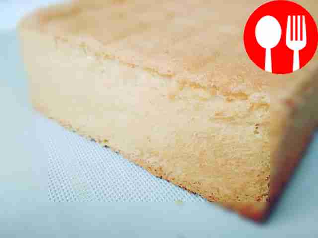 Приготовьте бисквит: яйца с сахаром взбейте до...