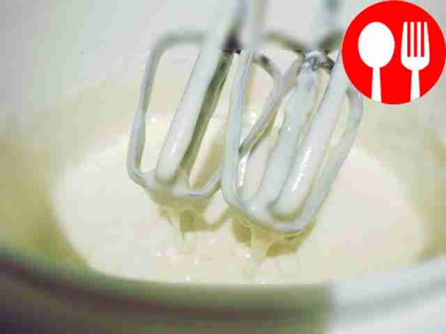 Add thick, fatty sour cream to the beaten eggs...