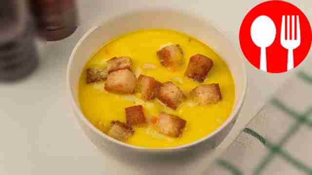 Сырный суп с гренками