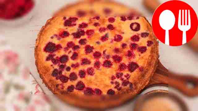 Tsvetaevsky pie with raspberries