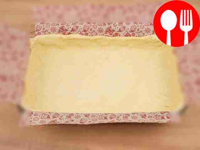 Roll out the puff pastry to a thickness of 3-4...