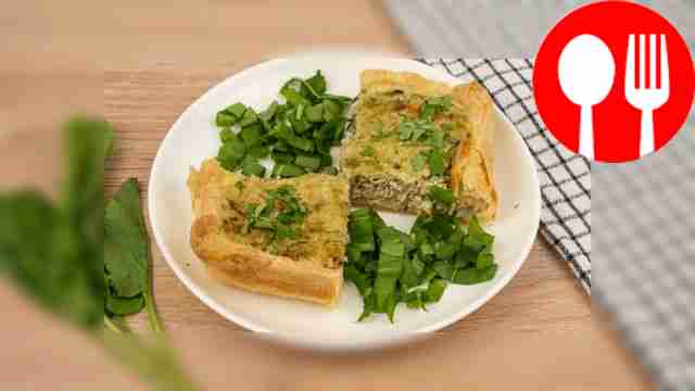 Пирог с творогом и щавелем