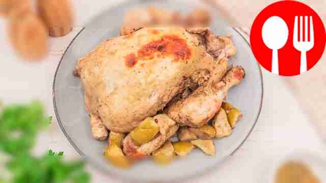 Chicken with apples in the sleeve