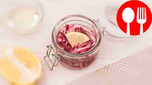 Маринованный лук с лимоном Pickled onions with lemon