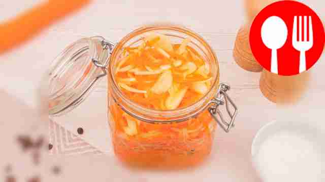 Pickled onions with carrots