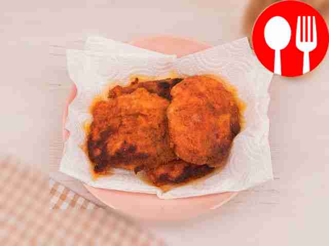 Place cooked rump steaks on paper towels to...