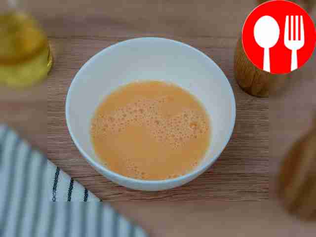 Beat the chicken egg until smooth.