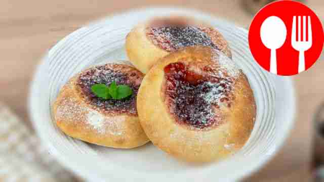 Cheesecakes with jam