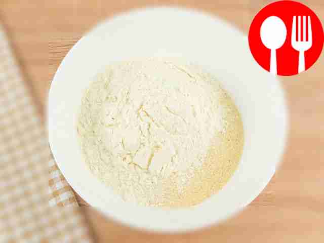 В глубокой миске соедините все сухие...