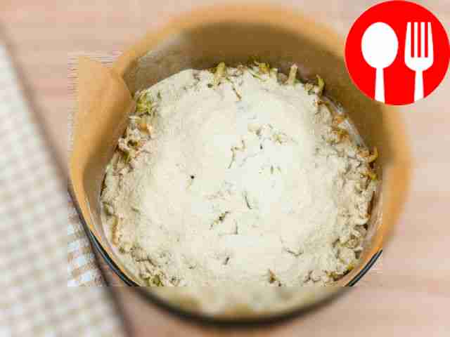 Поверх слоёв сухой смеси распределите натёртые...