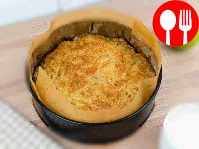 Готовый пирог выньте из духовки и дайте ему...