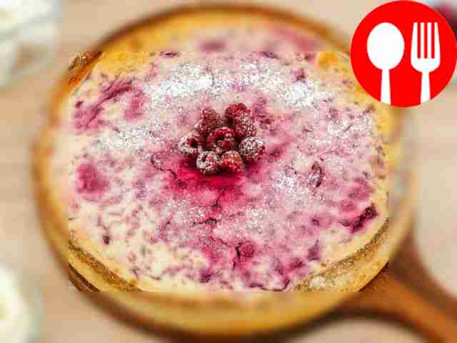 Заливной пирог с малиной