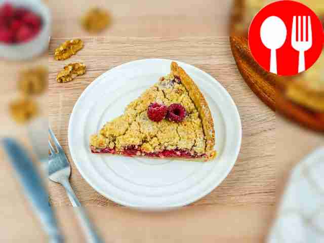 Shortbread pie with raspberries is ready. Bon appetit!