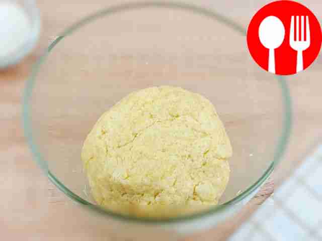 Knead the dough until it becomes homogeneous...