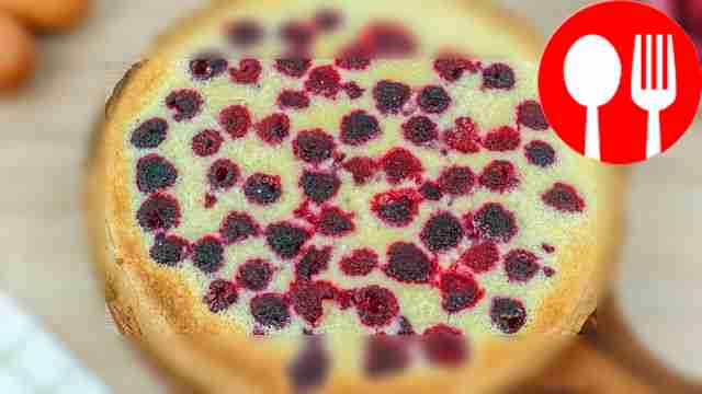 Сметанный пирог с малиной