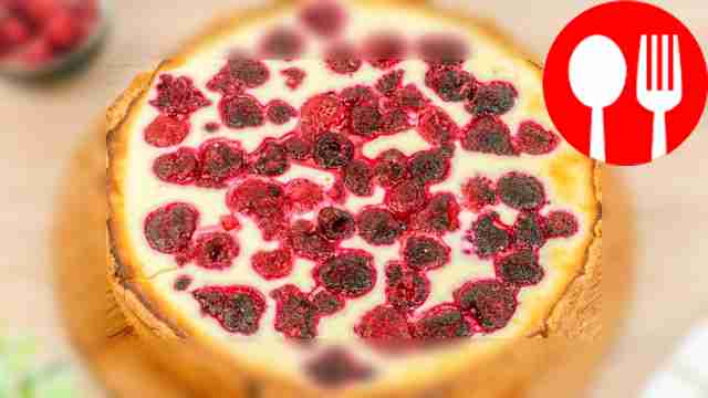 Пирог с малиной и творогом