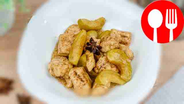 Курица с яблоками в мультиварке