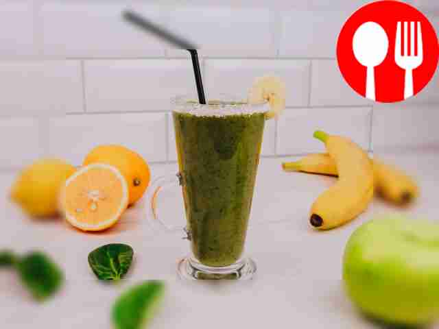 Smoothie made from apple, spinach, banana, orange