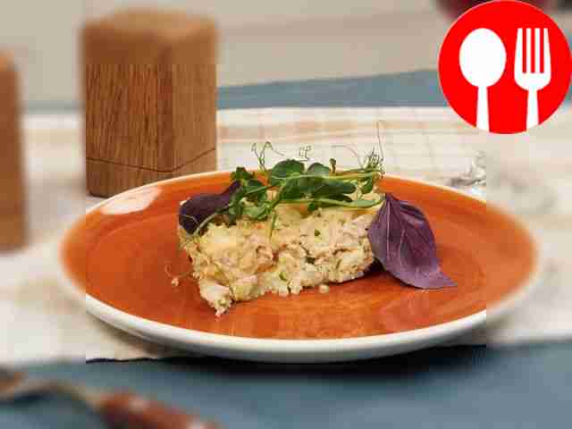 Diet pie with cabbage