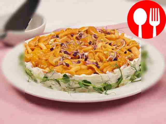 Салат с маринованными опятами