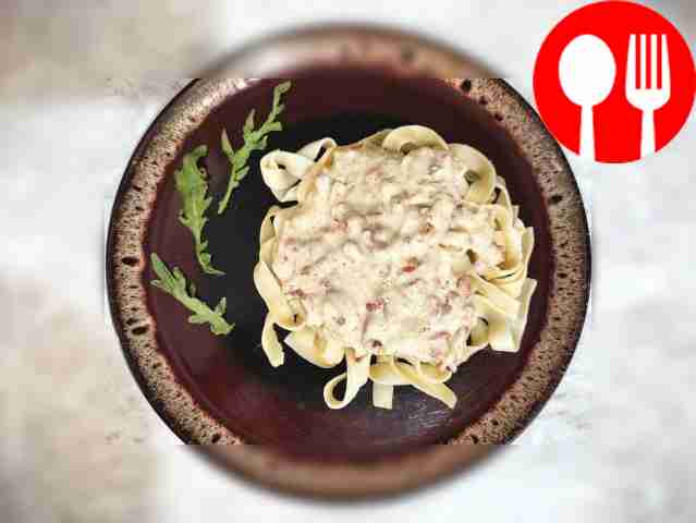 Tender ham with fettuccine paste