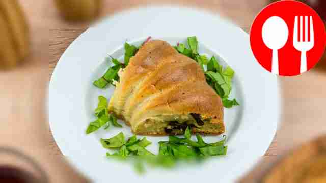 Jellied pie with mayonnaise with chicken and mushrooms